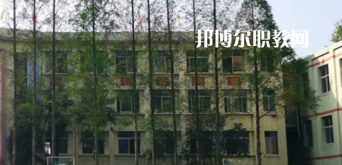成都恒輝技工學(xué)校2022年學(xué)費(fèi)、收費(fèi)多少