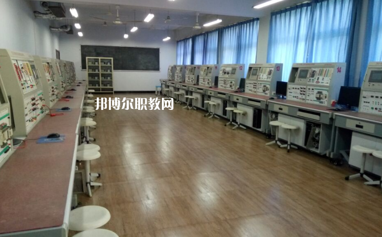 秦皇島現(xiàn)代經(jīng)濟(jì)中等專業(yè)學(xué)校2022年報名條件、招生要求、招生對象