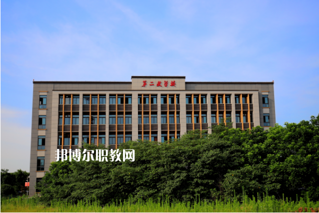 重慶工貿(mào)高級技工學(xué)校2022年報名條件、招生要求、招生對象