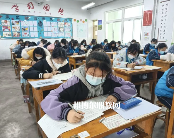 平?jīng)隼砉ぶ械葘I(yè)學(xué)校2022年報(bào)名條件、招生要求、招生對(duì)象