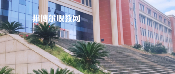 樂山市醫(yī)藥科技高級技工學(xué)校成都校區(qū)2022年報(bào)名條件、招生要求、招生對象