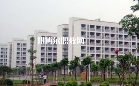 西雙版納經濟管理職業(yè)學校2022年學費、收費多少
