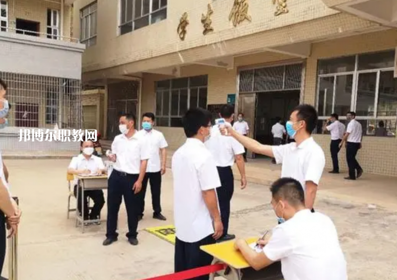 信宜丁堡高級(jí)職業(yè)技術(shù)學(xué)校2022年招生辦聯(lián)系電話(huà)