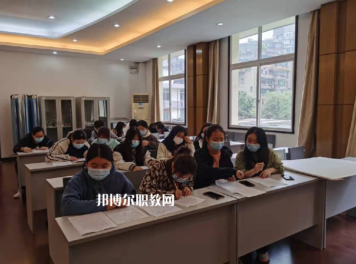 四川內(nèi)江醫(yī)科學(xué)校2022年學(xué)費(fèi)、收費(fèi)多少