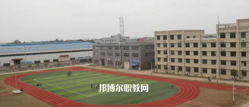 曲靖衛(wèi)生學(xué)校2022年報名條件、招生要求、招生對象