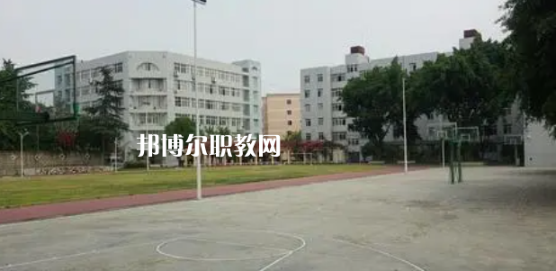 曲靖麒麟職業(yè)技術(shù)學校2022年招生辦聯(lián)系電話