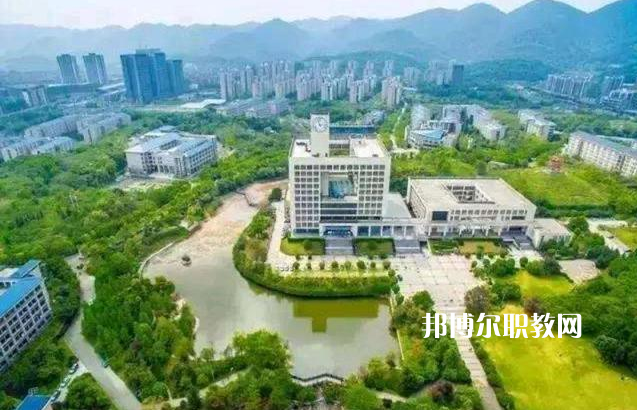 重慶醫(yī)科學(xué)校2022年報名條件、招生要求、招生對象