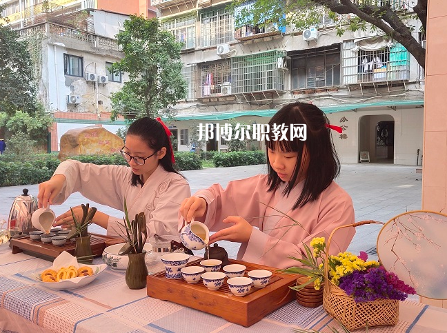 廣州荔灣區(qū)外語職業(yè)高級(jí)中學(xué)怎么樣、好不好