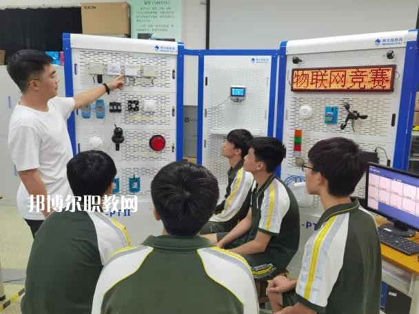 東莞商業(yè)學校2022年學費、收費多少