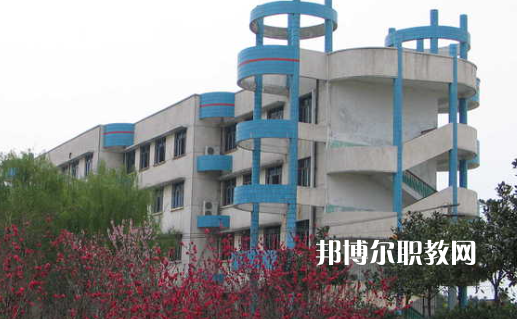 武漢第二高級技工學(xué)校2022年報名條件、招生要求、招生對象