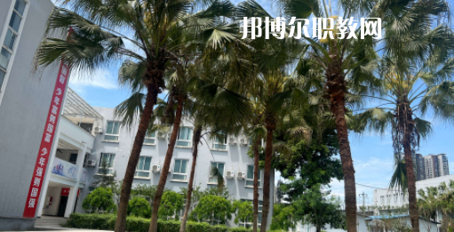 成都光華技工學(xué)校地址在哪里，哪個(gè)地區(qū)，哪個(gè)城市?