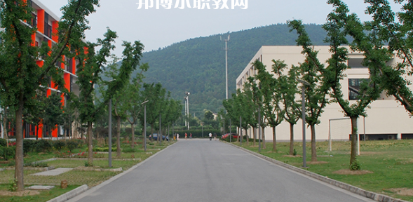 蘇州市紡織工業(yè)職工中等專業(yè)學(xué)校地址在哪里，哪個地區(qū)，哪個城市?