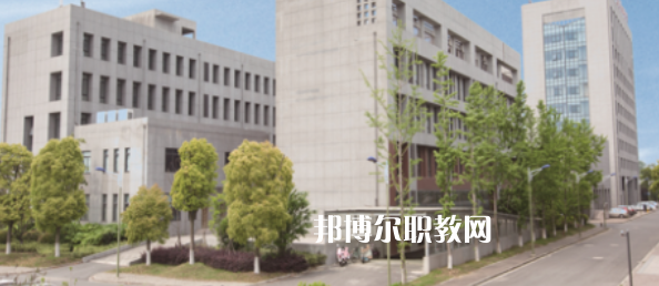 江蘇省邗江中等專業(yè)學(xué)校地址在哪里，哪個地區(qū)，哪個城市?