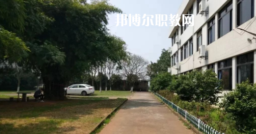 蘭溪市第六中學(xué)地址在哪里，哪個(gè)地區(qū)，哪個(gè)城市?