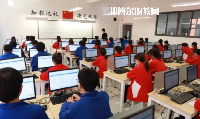 寧波市東坤職業(yè)高級(jí)中學(xué)地址在哪里，哪個(gè)地區(qū)，哪個(gè)城市?