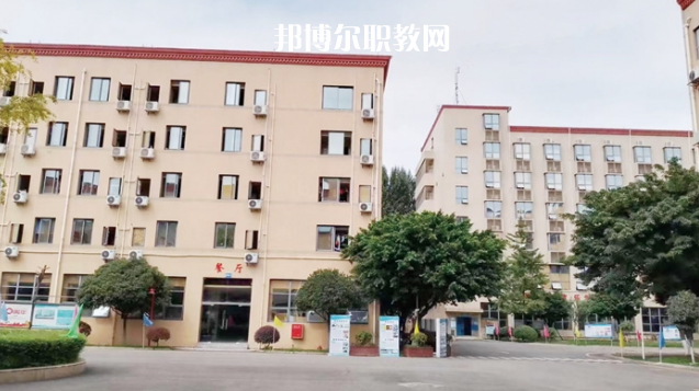 四川科華高級(jí)技工學(xué)校醫(yī)藥衛(wèi)生類(lèi)對(duì)口高考班地址在哪里，哪個(gè)地區(qū)，哪個(gè)城市?