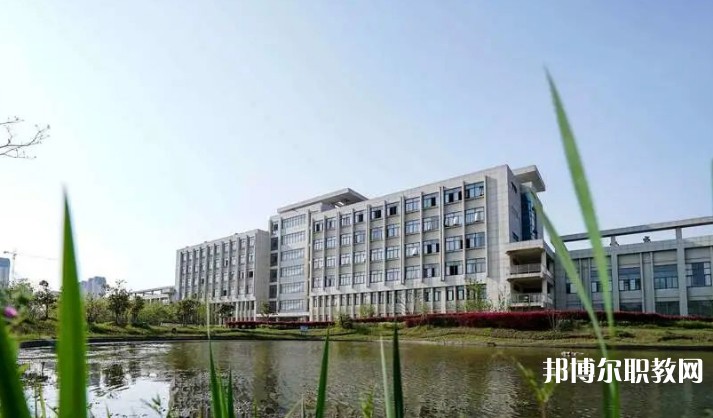 2024蕪湖汽車工程學校招生計劃 招生人數(shù)是多少(附要求、條件、對象)