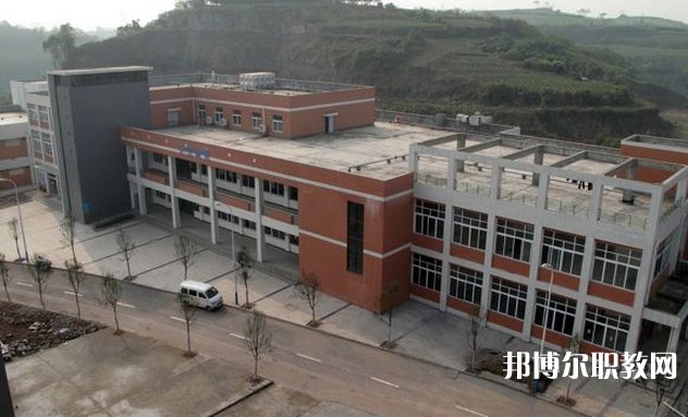自貢2025年鐵路學(xué)校中專升大?？际裁? width=